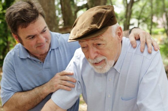 婆婆总是凌晨三点出门,一回来就洗澡,好奇跟踪见到背影,傻了