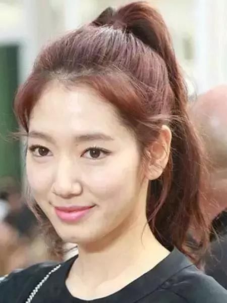 额前碎发加马尾,小女生必备杀手锏,心动了吗