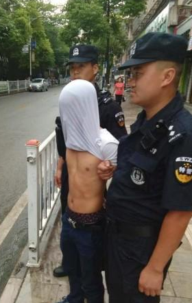 女生烂醉有多惨?睡觉不关门 遭过路男子强奸
