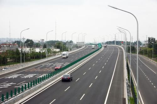 高速上最高车速和最低车速你知道是多少吗?