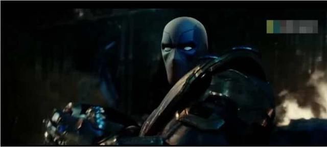 死侍俏皮调戏灭霸, 戴无限手套竖中指!