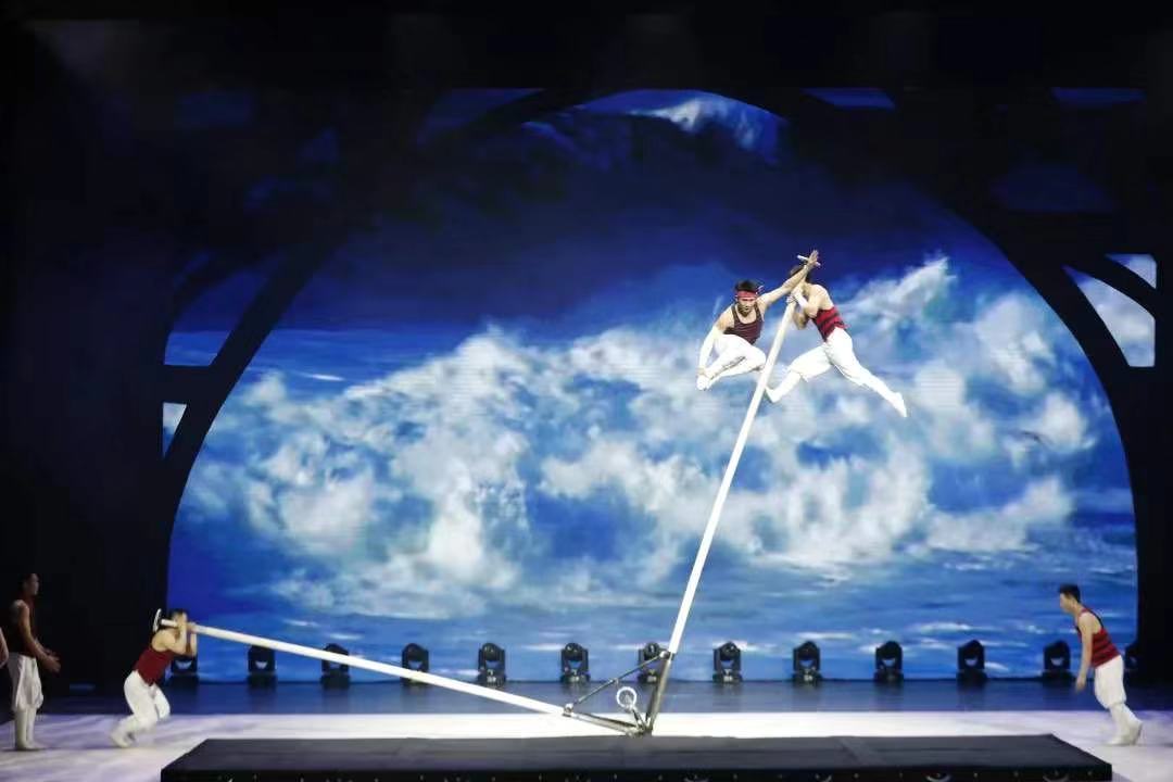 中杂经典作品《九级浪—杆技》得全视频通过该团公号传播出去,致敬