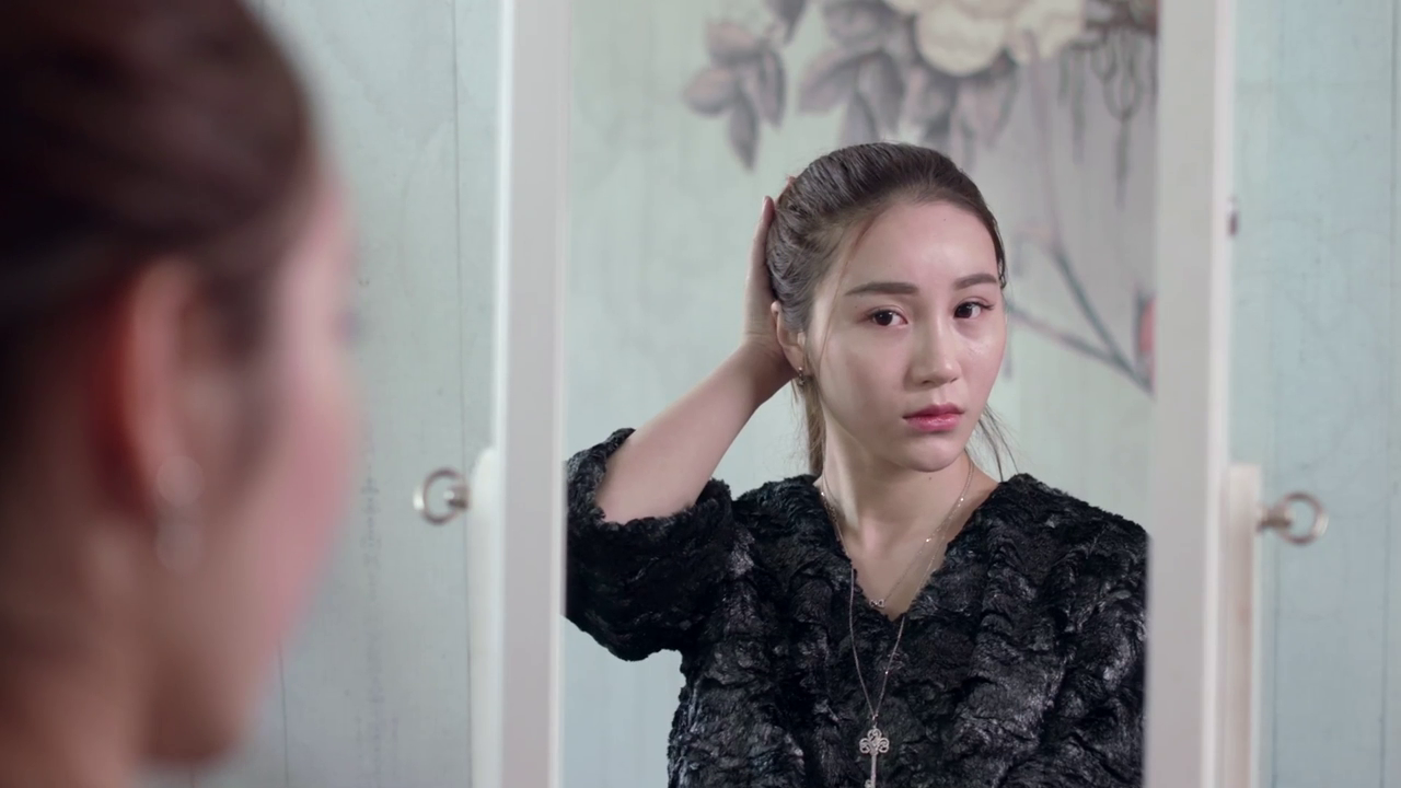 郑云工作室 美女转手一巴掌,小伙欲哭无泪好委屈