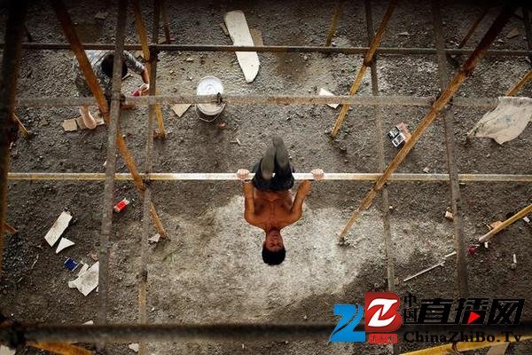 90后网红搬砖小伙酷似王宝强 傻根逆袭将上演