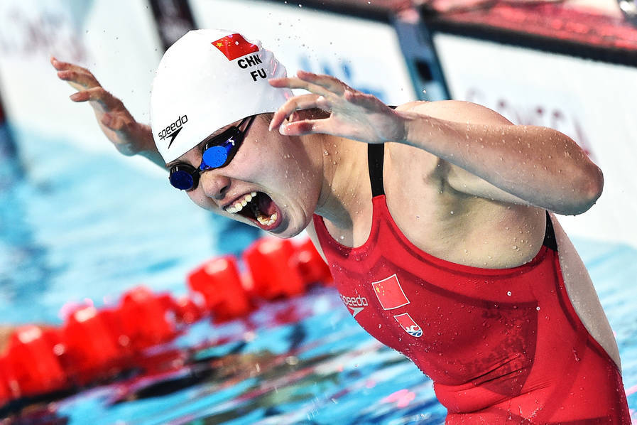 我就是泳池女王。