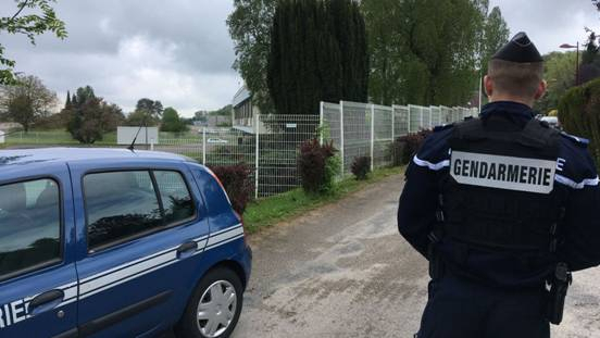 法国发生持枪抢劫事件 数十公斤珠宝原料被洗劫 法国发生持枪抢劫事件 数十公斤珠宝原料被洗劫