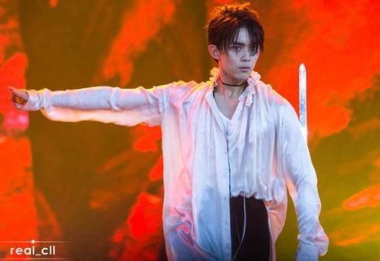 明星艺考十八般武艺上身!吴磊准备舞剑,易烊千