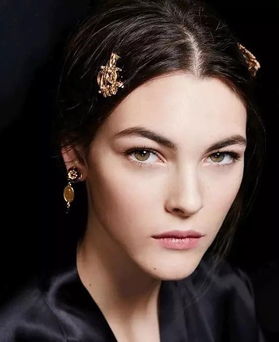 你知道哪种眼神最有气质吗?柳叶眼还是丹凤眼