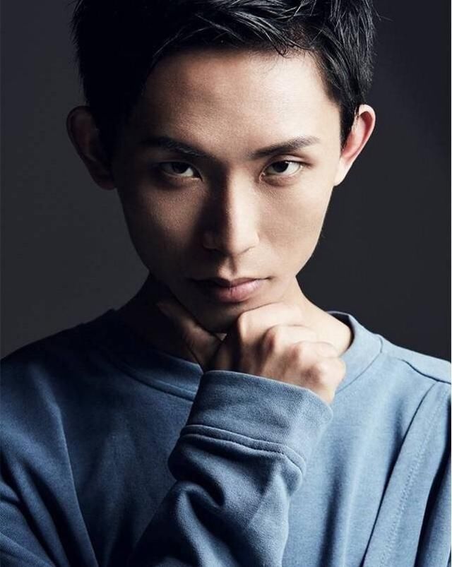 耀:就因为模仿梦泪,这个假账号已经80万粉丝?