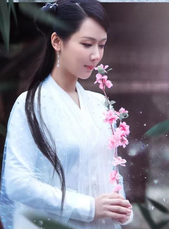 《天乩之白蛇传说》宣传踩《新白娘子传奇》引