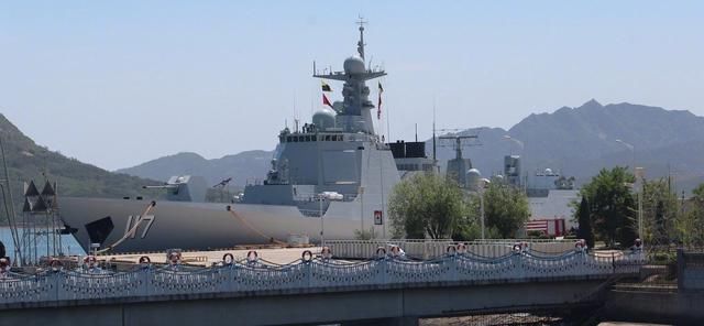 052D的118乌鲁木齐舰创造了海军新记录