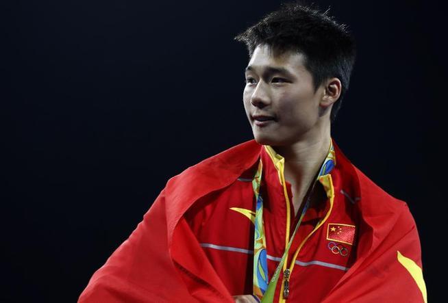 当20岁的陈艾森顶住压力为中国跳水摘取12年来的第一块男子10米台桂冠