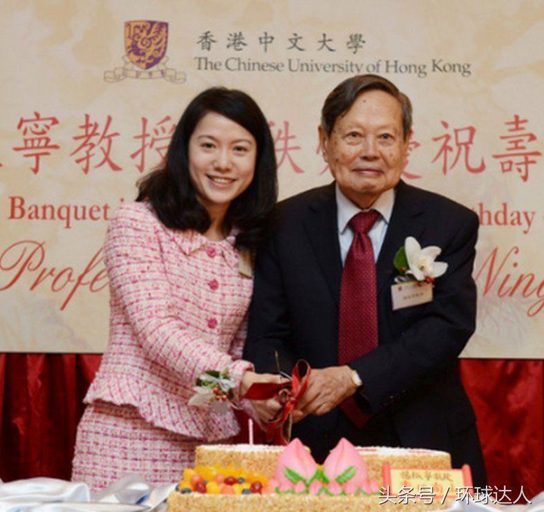 95岁杨振宁不想让妻子孤单,希望能再陪娇妻五年!