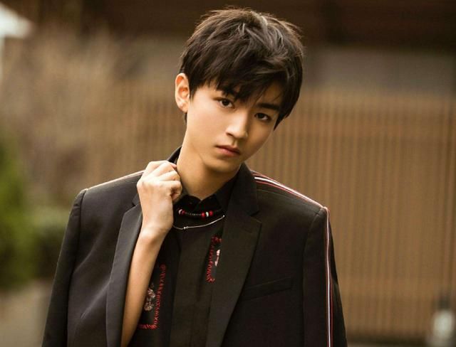 2018年明星人气榜,杨洋排名第20位,第一是他