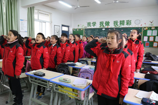 合肥市五一小学举行大手拉小手普法宣传活动