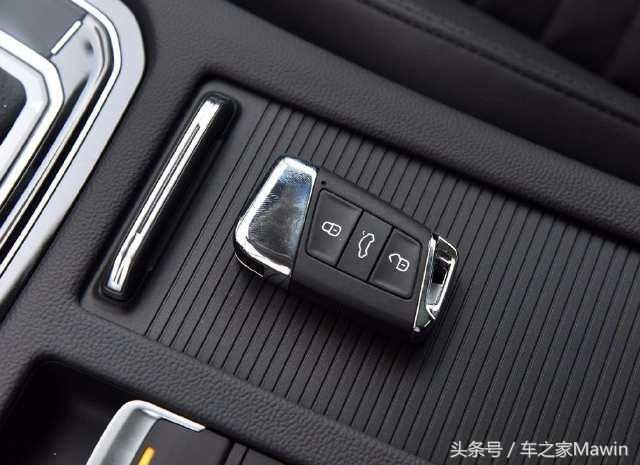 看车钥匙,迈腾宝马丑到爆,保时捷玛莎很惊艳,五百万红旗像塑料