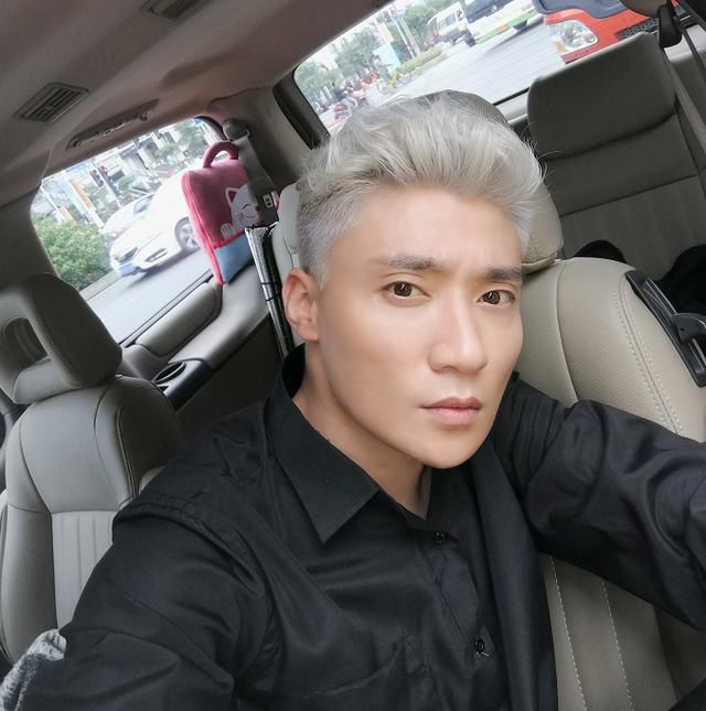 比杨幂还牛!张翰开公司签5位艺人,有环球小姐