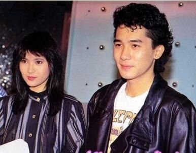 时尚过头了!梁朝伟裤子塞袜子里,白百合大冷天