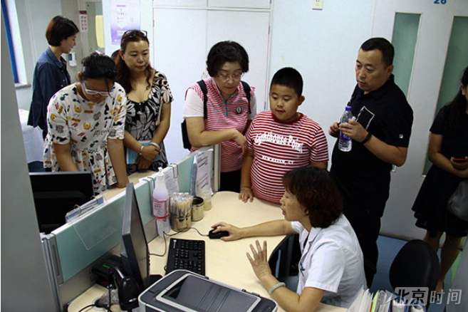 一月减重12kg 儿童医院小胖墩晒暑假成绩单