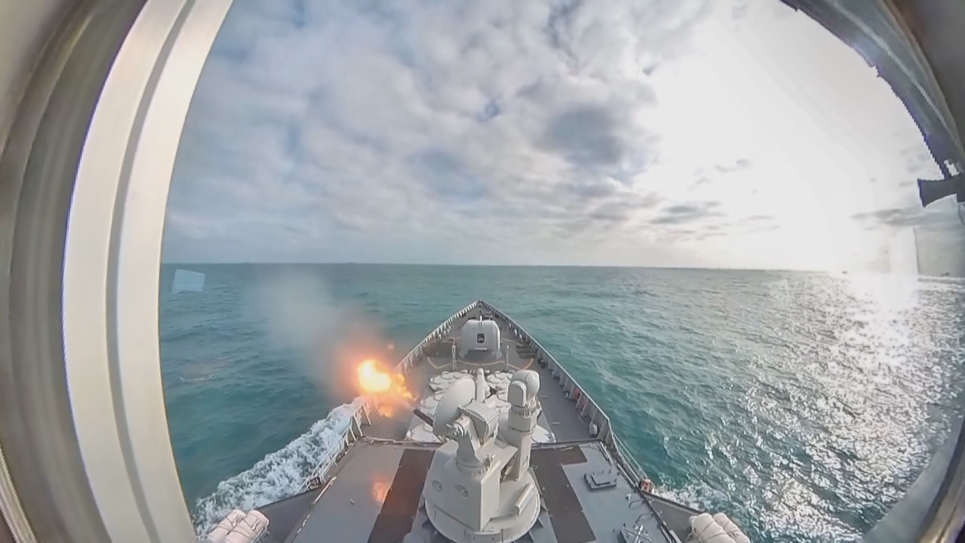 东海海域 舰艇编队联合火力打击 东海海域 舰艇编队联合火力打击