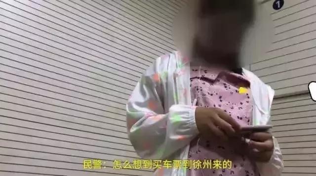 13岁女孩偷老父亲救命钱去见网友，被警察解救竟无所谓