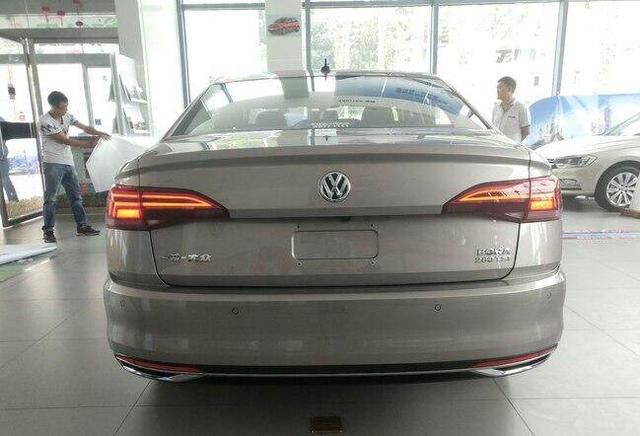 朗逸PLUS好还是新宝来好?打开车门看中控!网