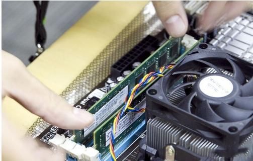 电脑刚好4G内存,安装win7是32位好还是64位好