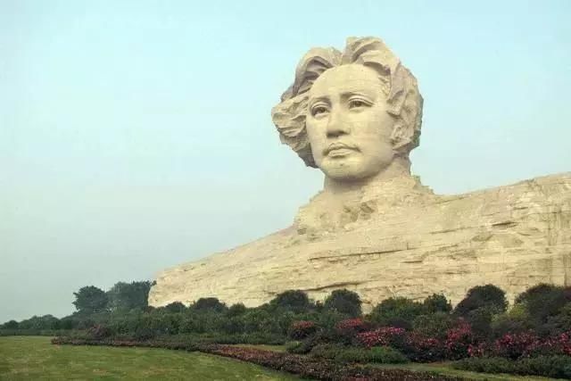 游橘子洲,品白沙水,吃剁椒鱼头,和凯迪拉克一起