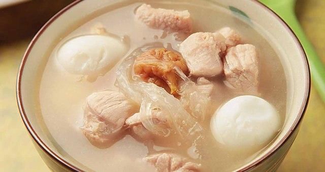 用燕窝煲汤吃美容养颜,女性要常吃,比肉要贵比