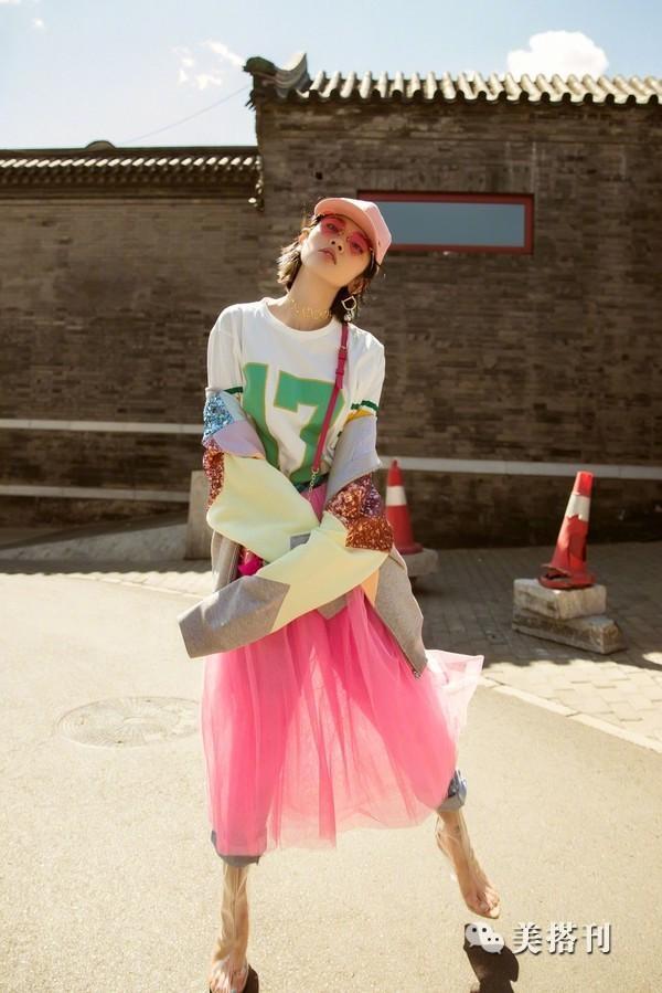 星爷评价唐艺昕像朱茵,身穿纱裙演绎高冷女神