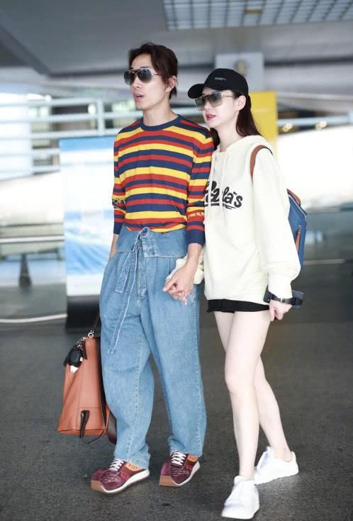 戚薇跟李承铉现身机场,夫妻档街拍好养眼,戚薇