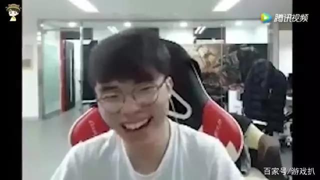 faker报被单杀七次之仇后!表情亮了!网友:faker