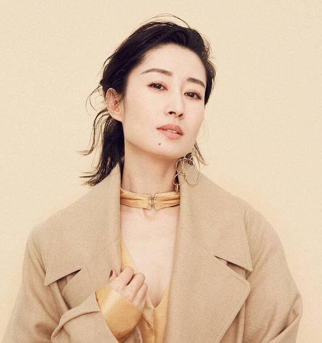 为什么赵丽颖365天都在拍戏,不敢休息?真相有