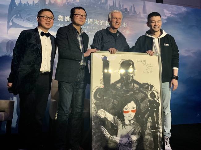 卡梅隆携主创空降《阿丽塔》中国首映礼