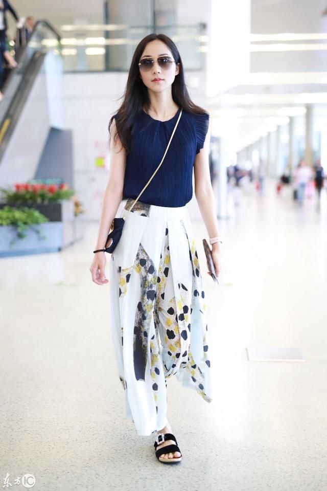 独家:韩雪现身上海,简洁的穿着,给人清新清凉、