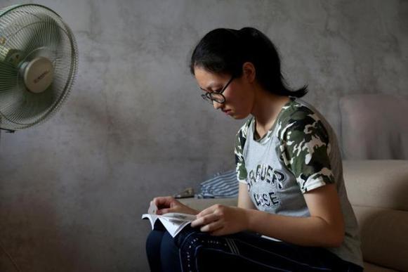 将困难视为财富 偏远农村女孩考上了浙大