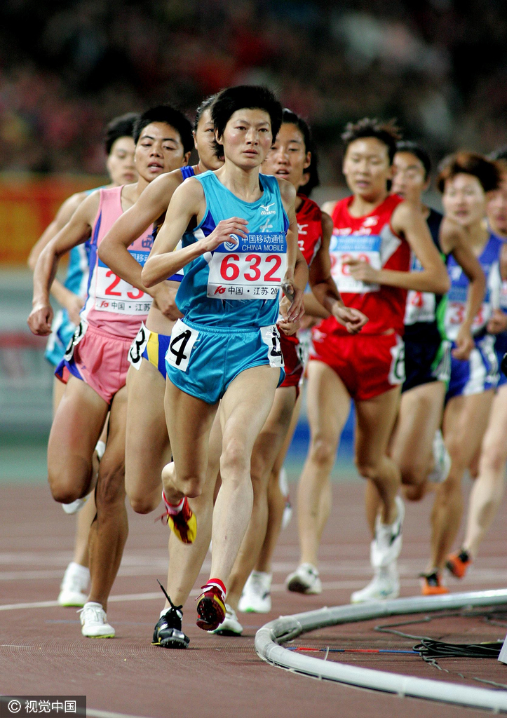 2004年8月27日，在奥运会女子10000米决赛中，中国选手邢慧娜勇夺冠军。