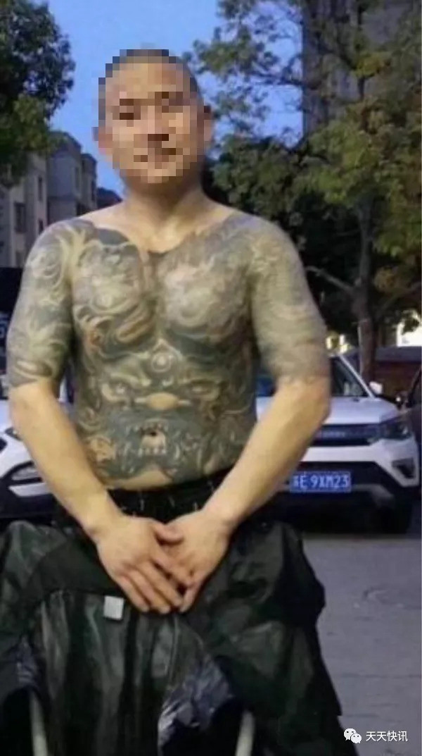 纹身男社会哥砍人不慎刀落反被杀,是否正当