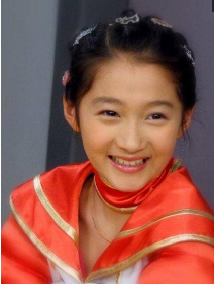 当红明星助理:吴莫愁穿袜子三人伺候,她竟让助