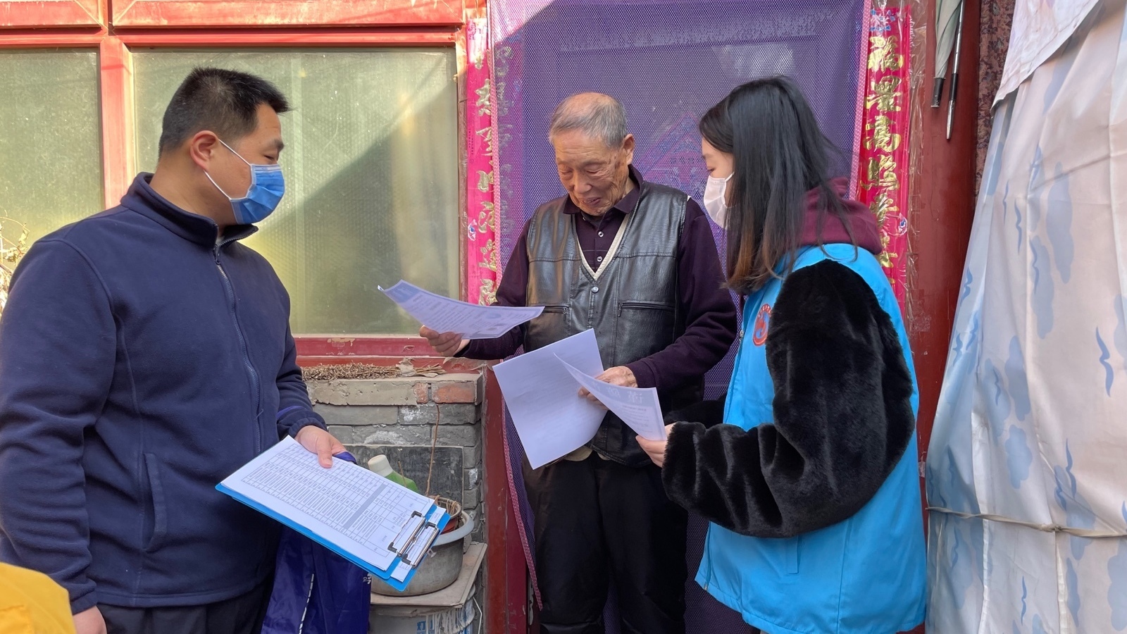 三月,他们成为了胡同里的“蓝马甲” 三月,他们成为了胡同里的“蓝马甲”