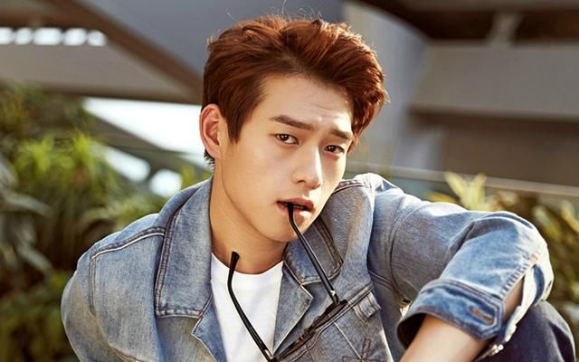 快乐大本营的亲儿子,签约浙江卫视,网友:何老