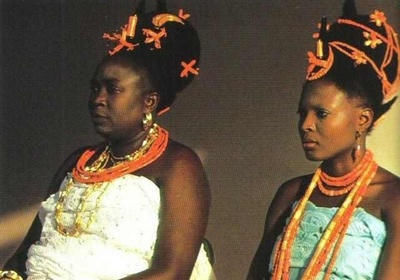 皇帝为了生儿子,闭着眼睛临幸了黑人妃嫔,最后