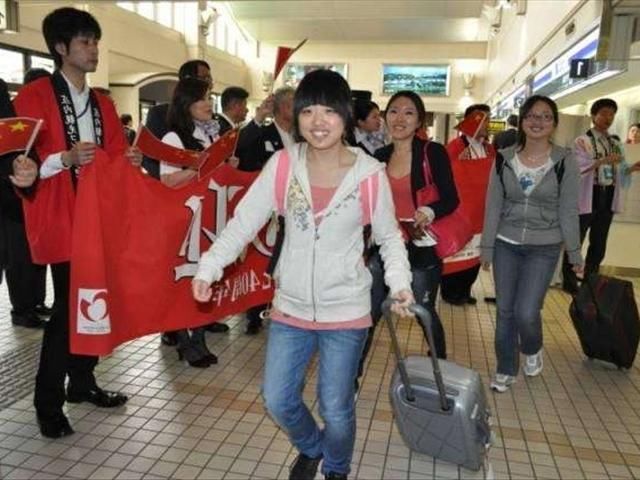 中游客去日本排队采购中国烟酒,马桶盖已被抛