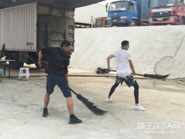 吴磊弟弟耍大刀,邓超孙俪秀恩爱,张艺谋新片《