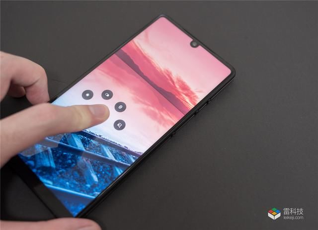 坚果R1评测:锤子科技跟上友商步伐的最好证明