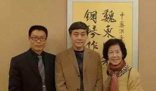 王亚萍,王洪文长女,在上海经营酒水生意,两个弟