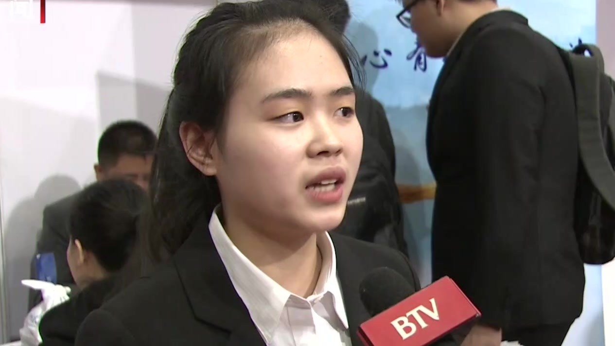 高校举办双选会  应届生春季招聘进入高峰