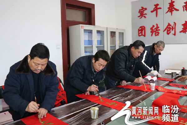 侯马北机务段开展迎新春春联进班组活动