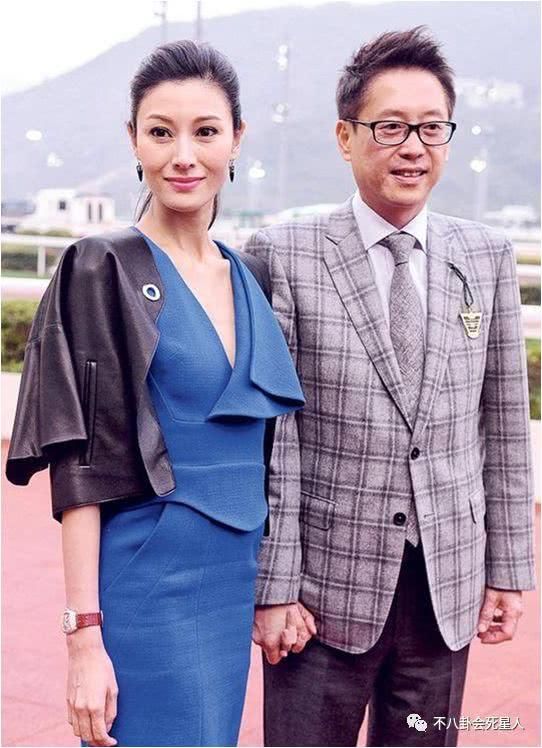 李嘉欣参加香港贵妇聚会,与徐子淇再同框,俩人