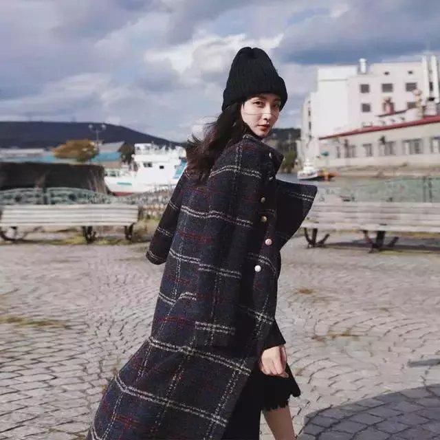 经典格子大衣 复古带来新时尚-北京时间